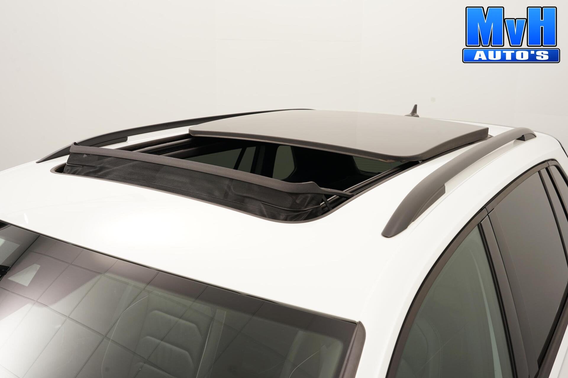 Volkswagen Tiguan 1.4 TSI PHEV R-Line|CUSTOM|PANO|SOH.98.6%, Auto's, Zwart, 4 cilinders, Met garantie (alle), Hybride Elektrisch/Benzine