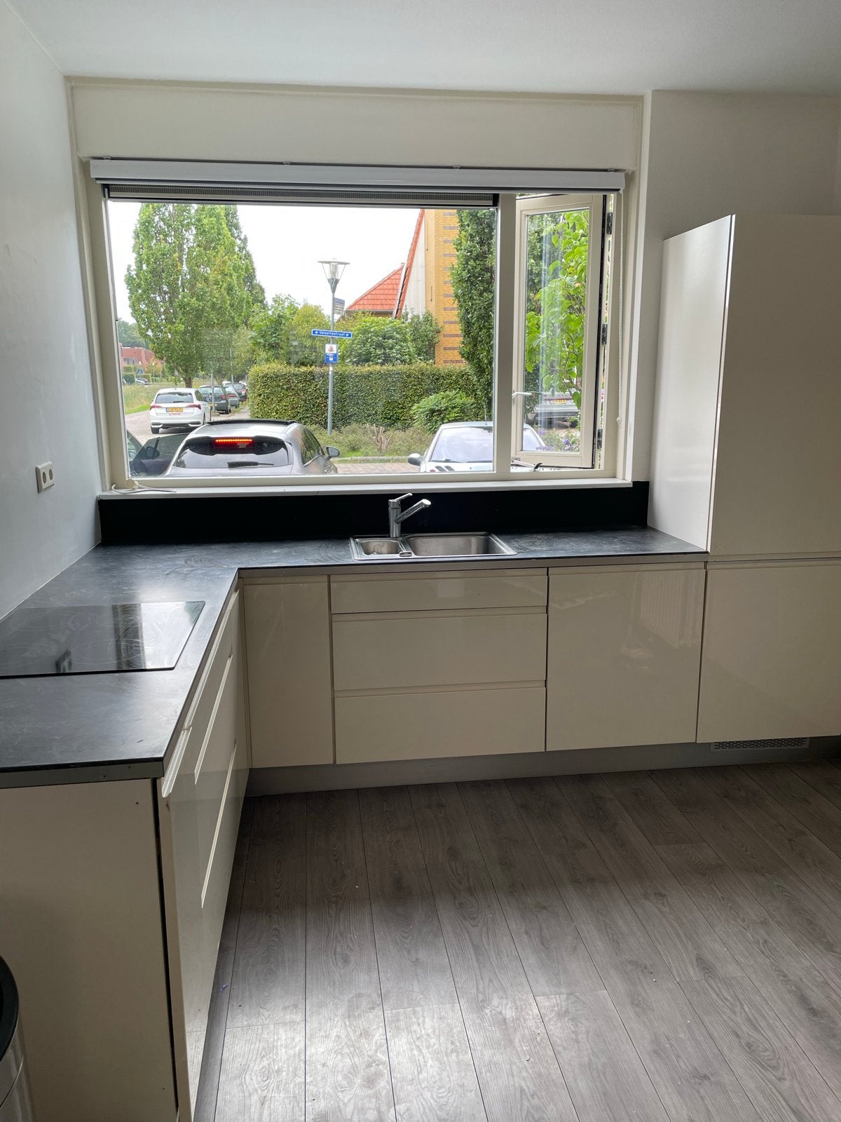 Hoogglans Ecru Hoekkeuken - 300x210 cm