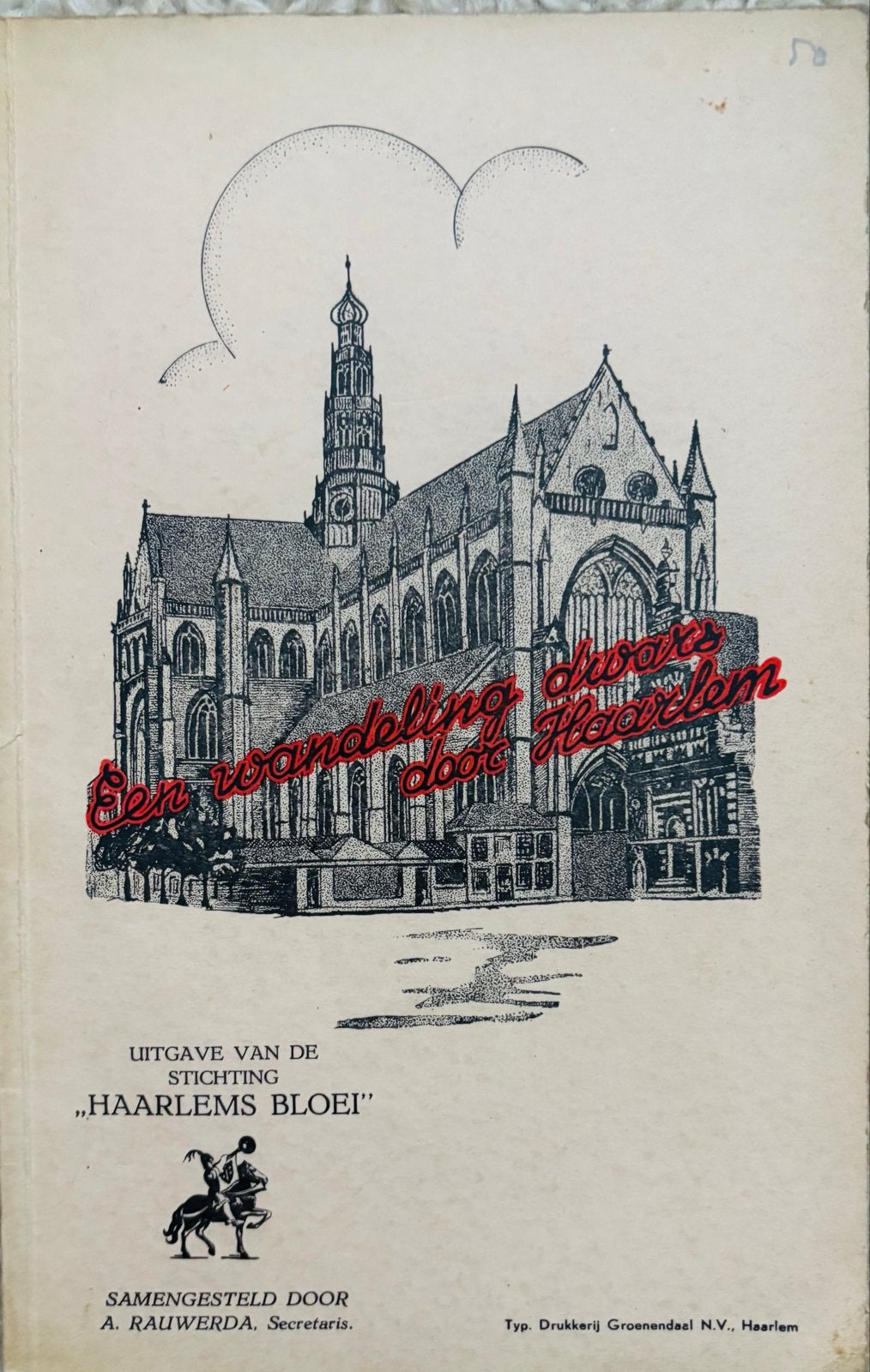Een wandeling dwars door Haarlem - Historisch Boekje, Ophalen of Verzenden, 20e eeuw of later, Gelezen