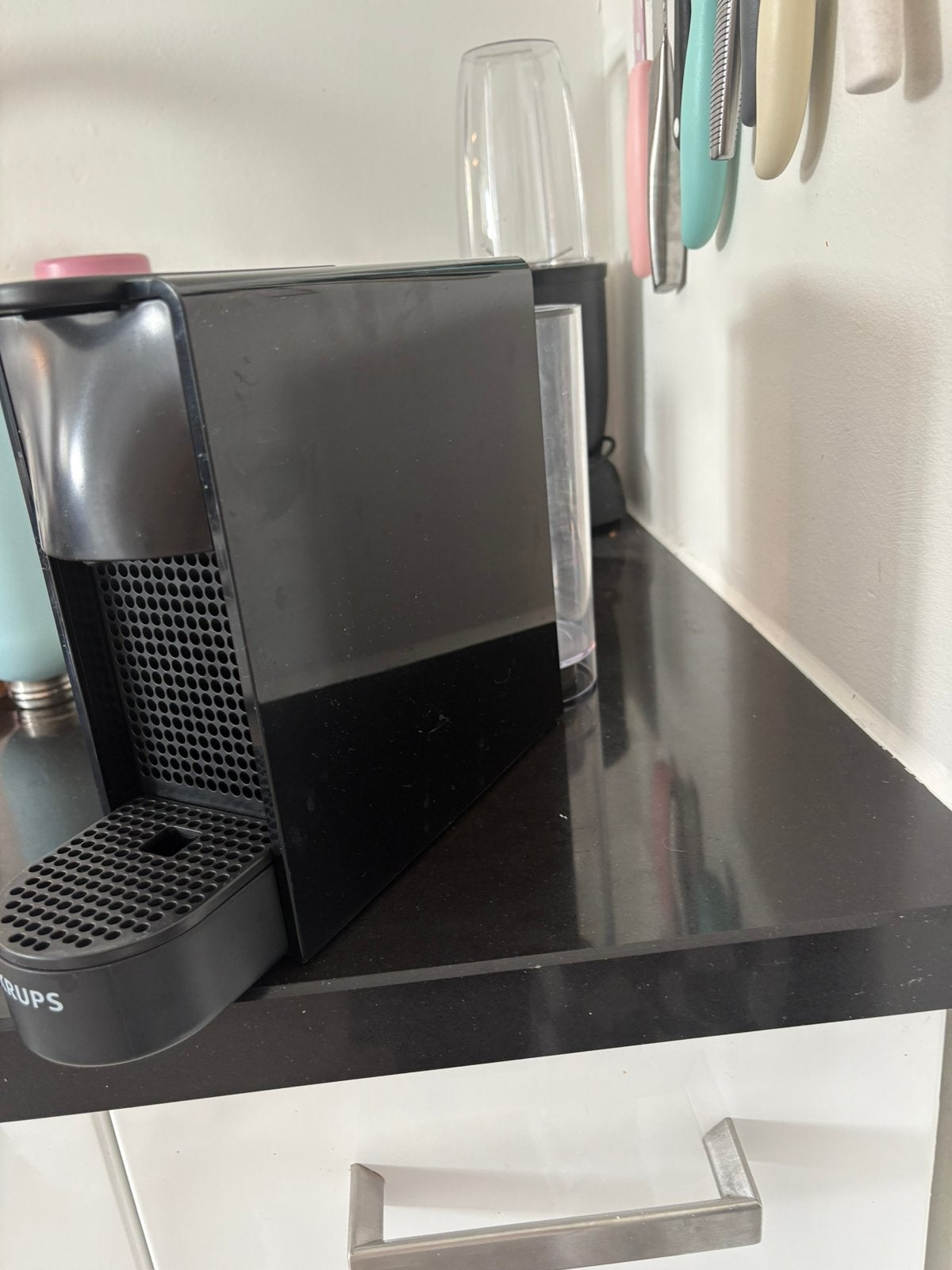 Nepresso krups Essenza Mini Nespresso machine XN1108, Ophalen, Zo goed als nieuw, Koffiemachine
