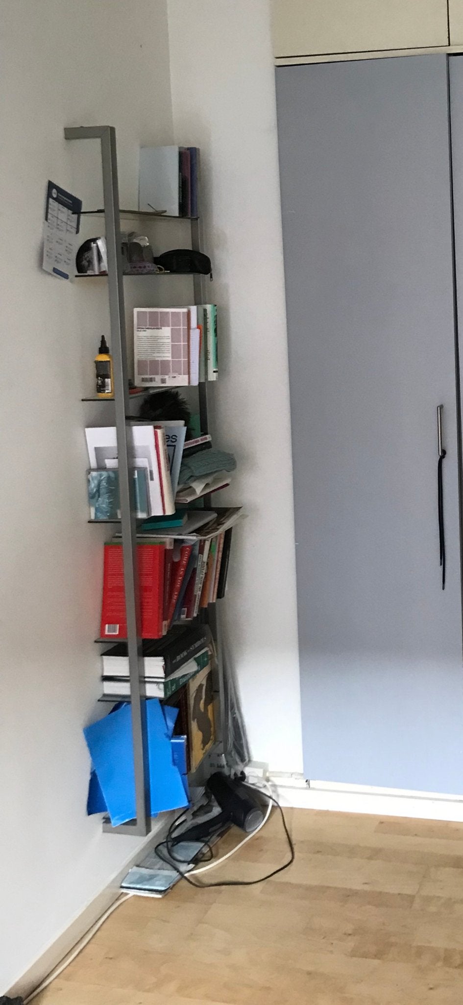 Slanke y2k Boekenkast/cd rek met Glazen Planken, Huis en Inrichting, Kasten | Boekenkasten, Ophalen, Met plank(en), Minder dan 50 cm