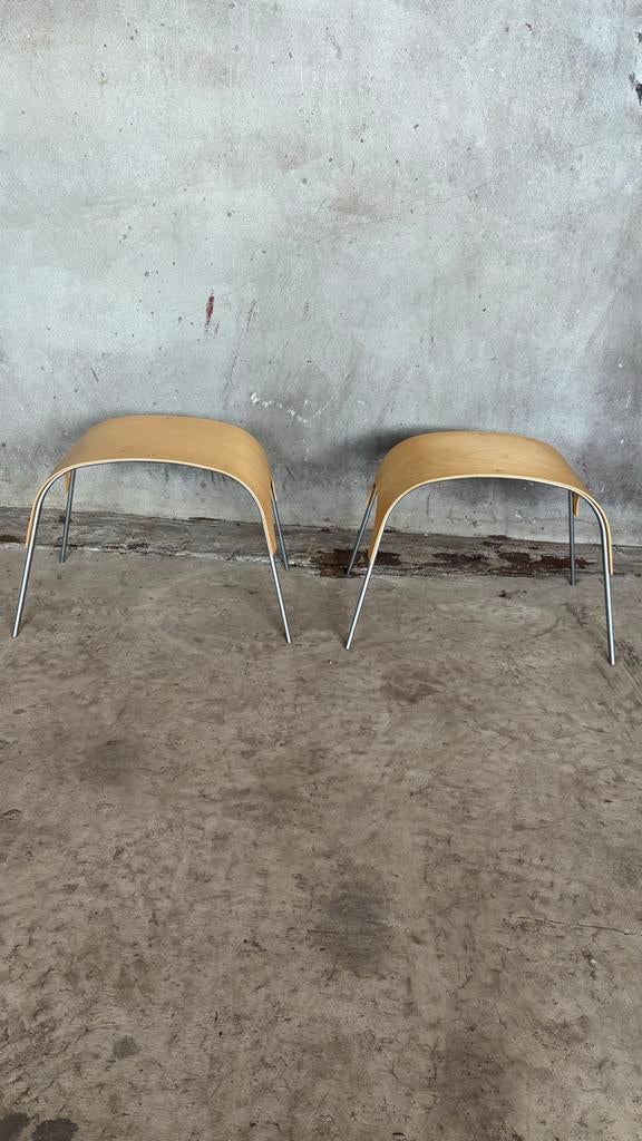 Set van 2 moderne krukken, hout en metaal, Huis en Inrichting, Stoelen, Gebruikt, Twee, Hout, Overige kleuren, Ophalen