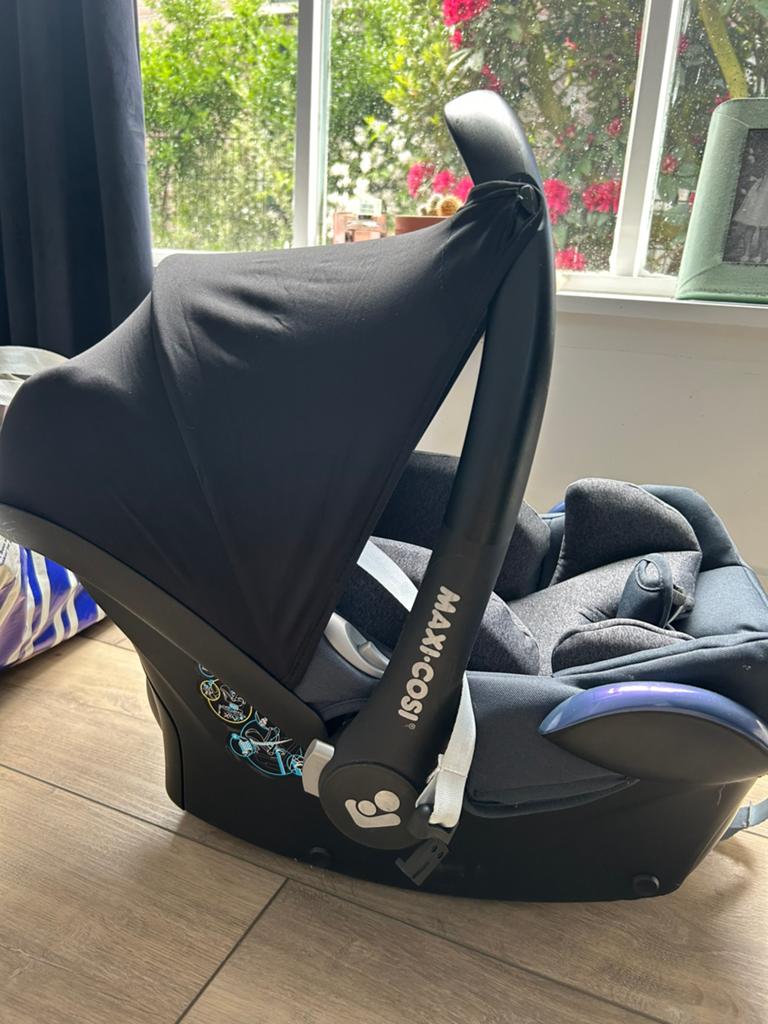 Maxi Cosi met verkleiner, Kinderen en Baby's, Autostoeltjes, Ophalen, Autogordel, Zo goed als nieuw, 0 t/m 13 kg