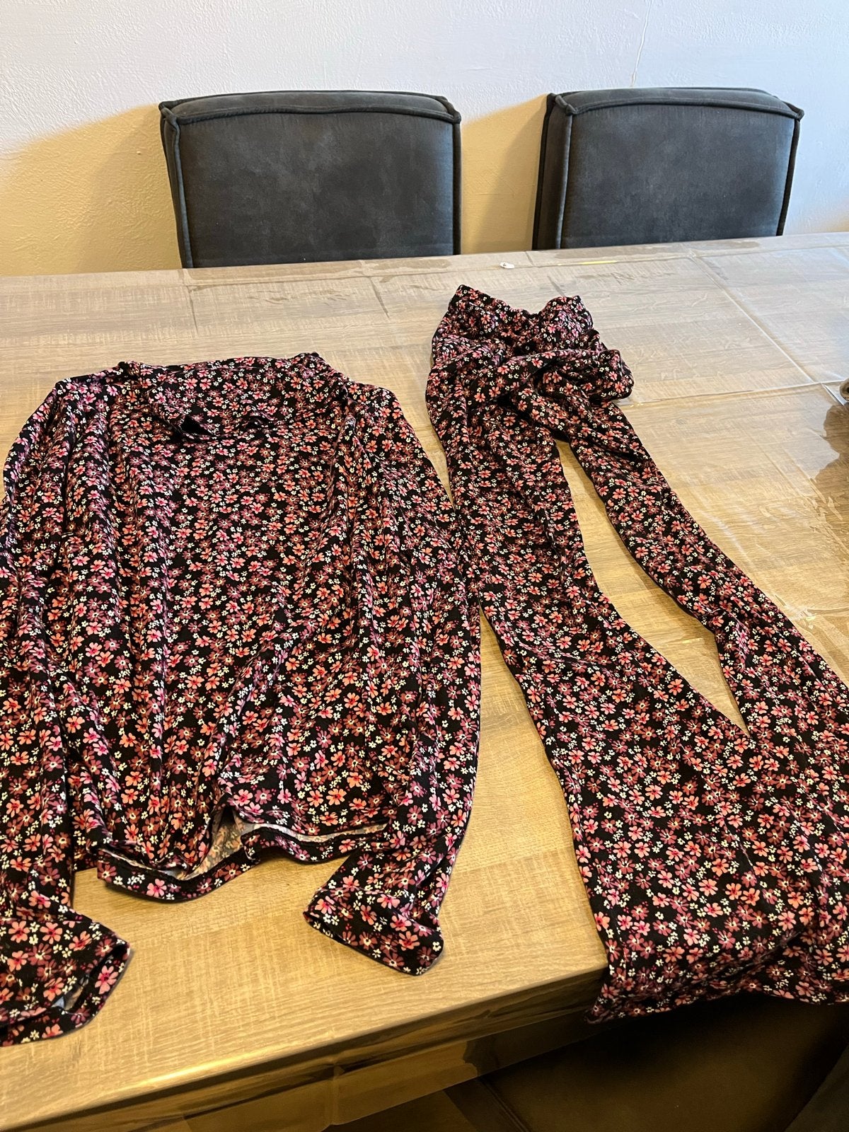 Bloemenprint blouse en broek set maat 140-158, Kleding | Dames, Broeken en Pantalons, Maat 38/40 (M), Zwart, Ophalen of Verzenden