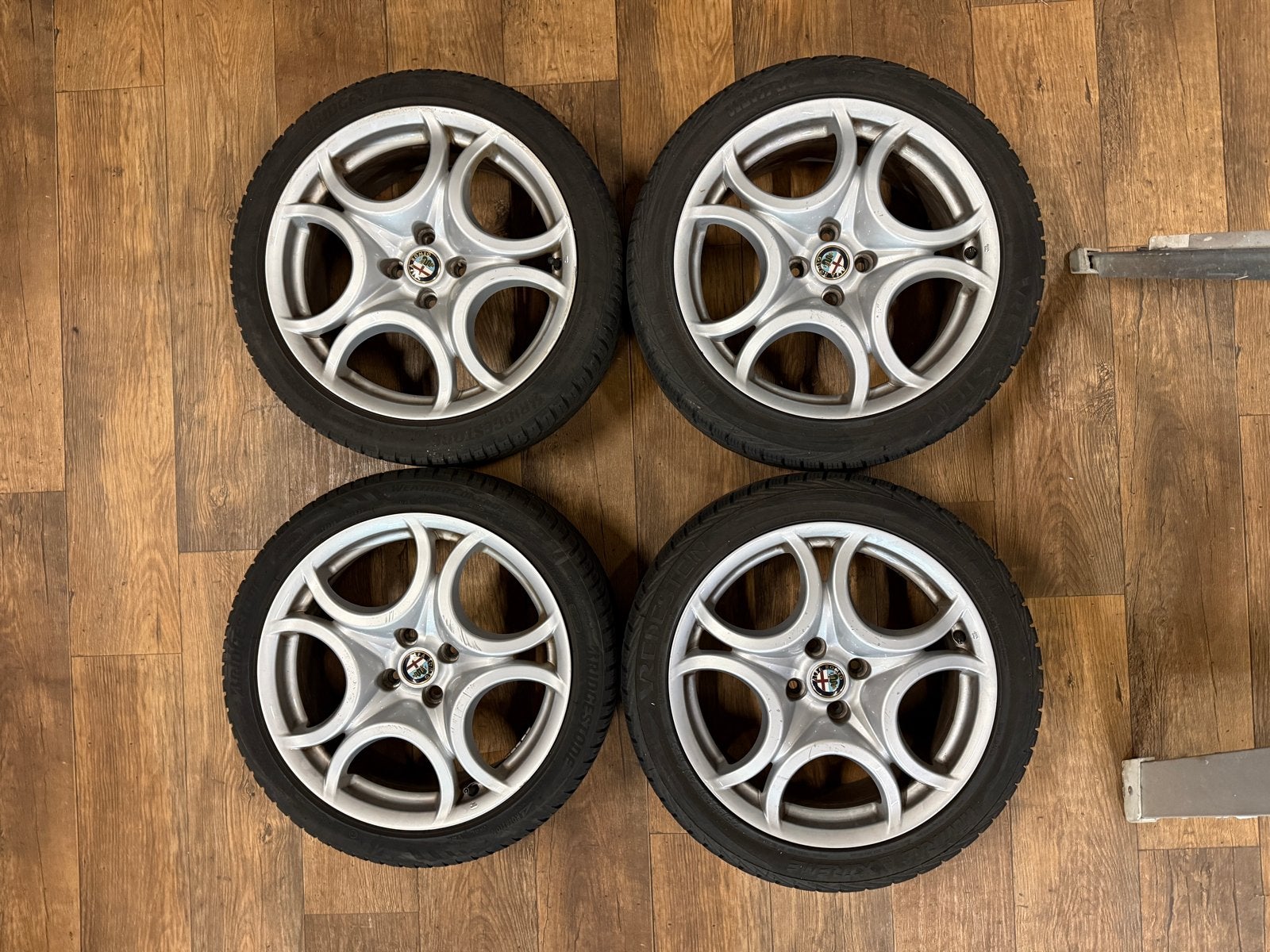 Alfa Mito velgen orgineel 17 inch met winterbanden, Banden en Velgen, 17 inch, Personenwagen, Gebruikt