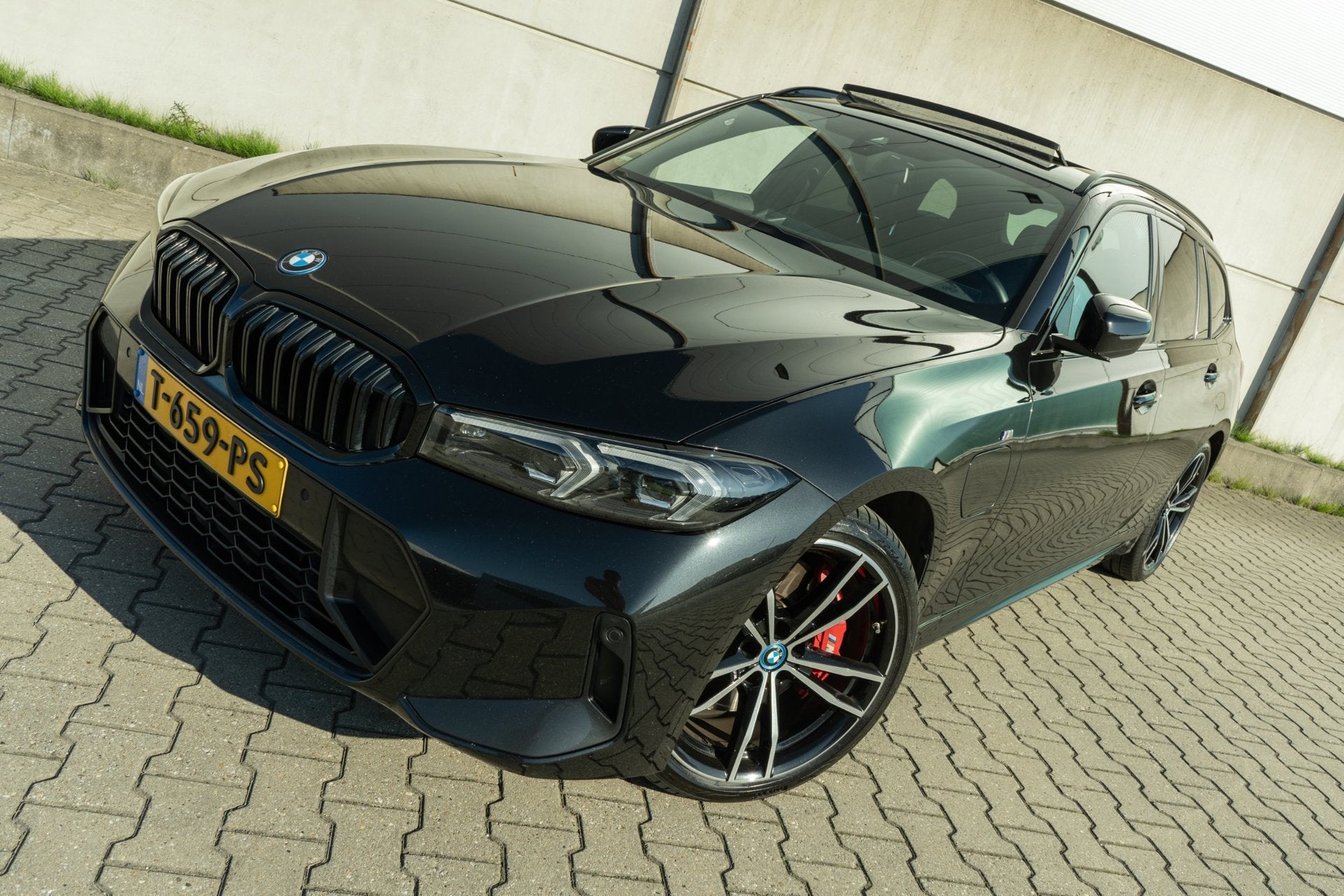 Foto 22 van BMW 3-serie Touring 320e M Sport PANO M-performance 19 Inch