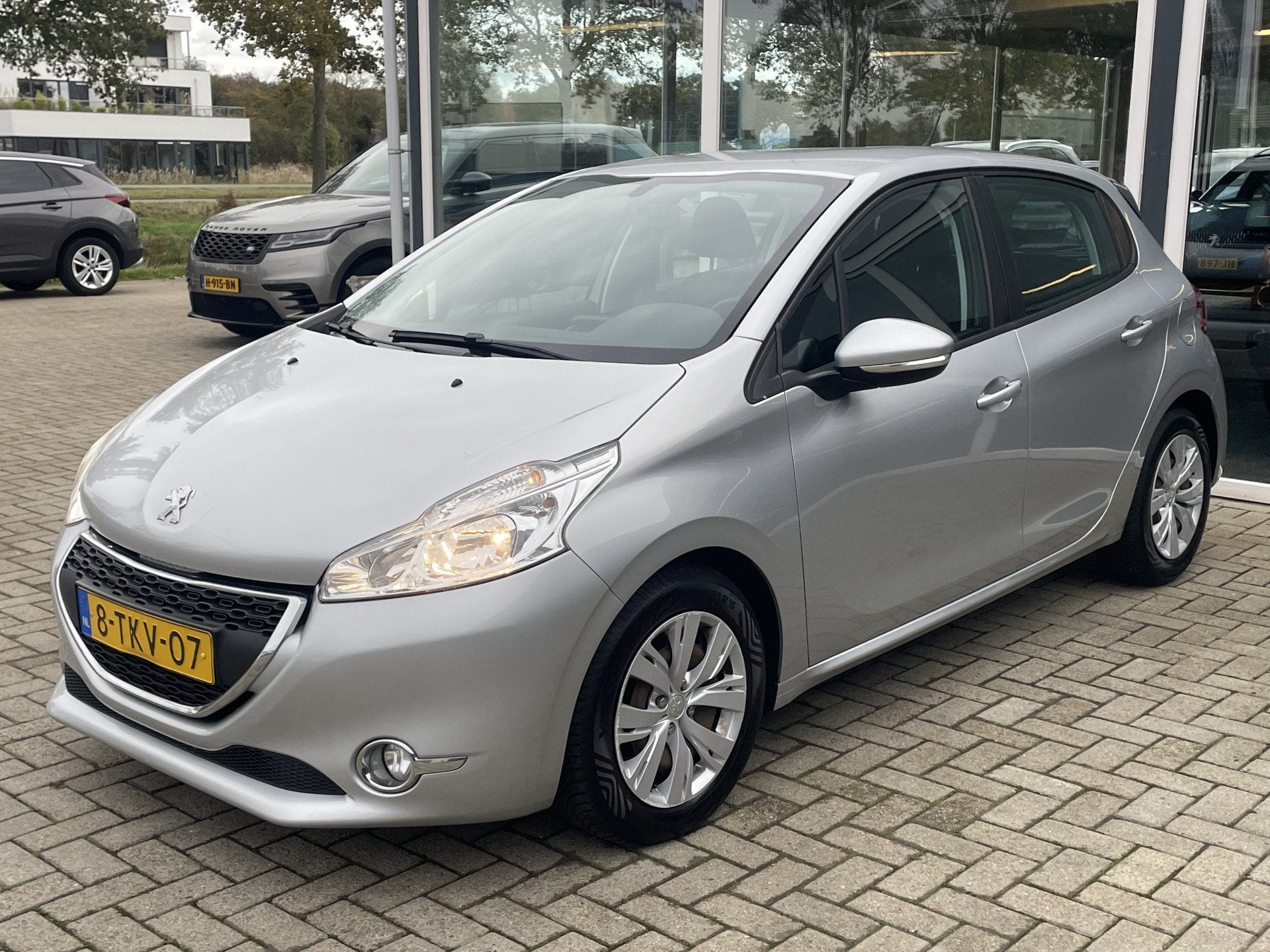 Peugeot 208 1.6 e-HDi Blue Lease Airco / Navi / Trekhaak, Auto's, Peugeot, Voorwielaandrijving, Euro 5, Gebruikt, 4 cilinders