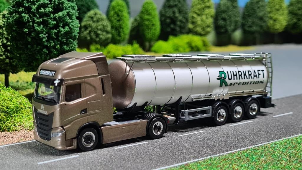 079 Herpa Ruhrkraft Iveco S-Way tankoplegger, Ophalen of Verzenden, Nieuw, Bus of Vrachtwagen, Herpa