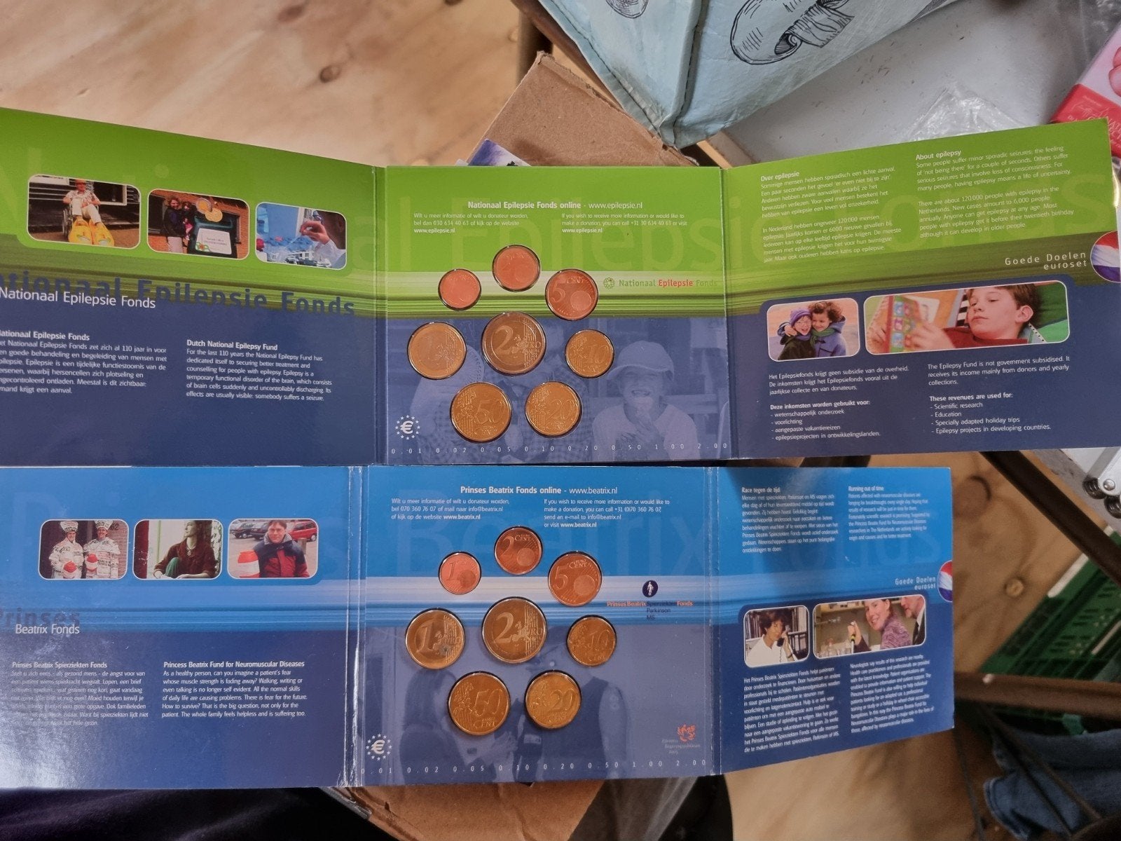 2x Goede Doelen Euroset 2002 - Prinses Beatrix + Epil, Ophalen of Verzenden, Nederland, Munten