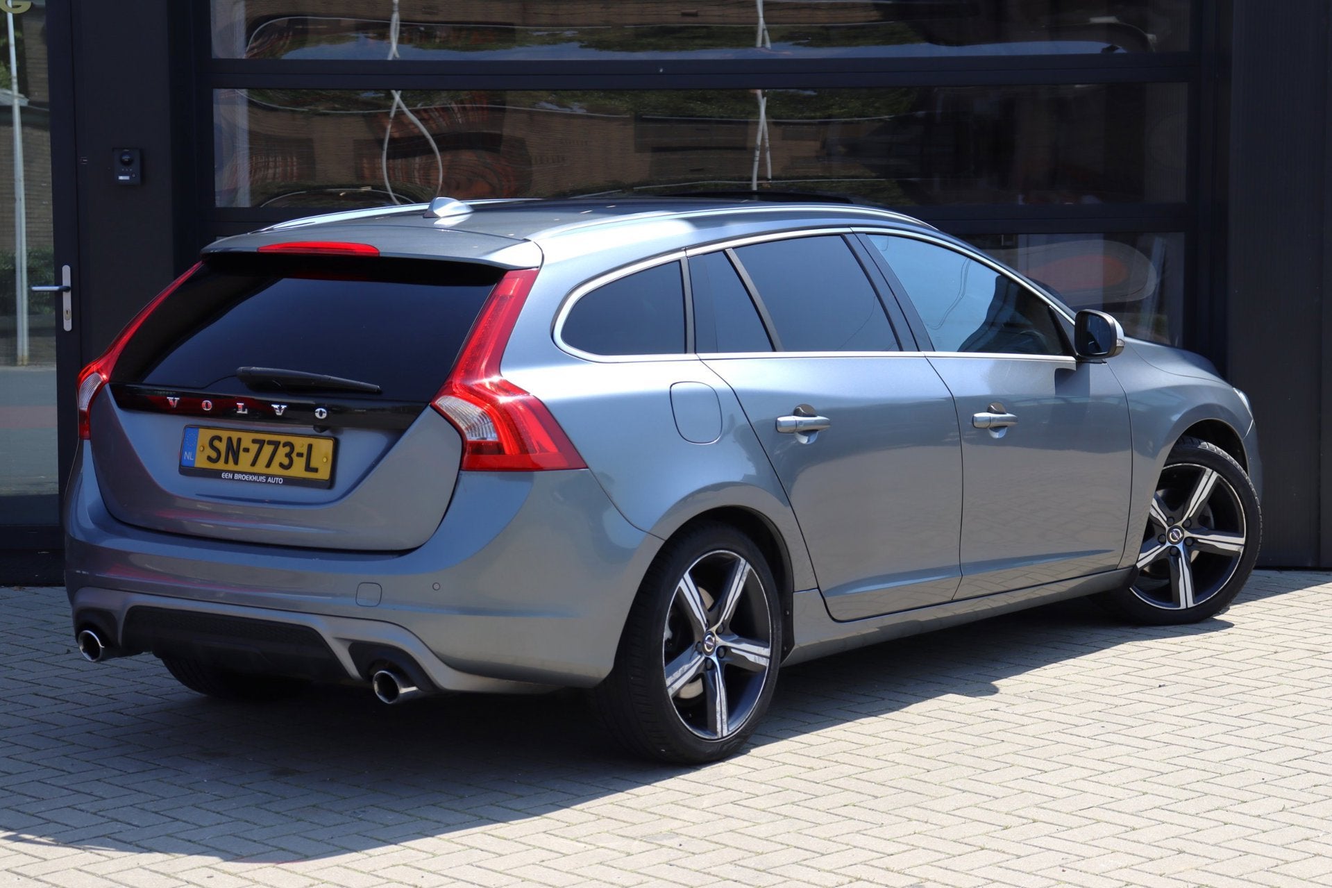 Volvo V60 2.0 T4 Business Sport R-Design | NAP | 190 PK | Pa, Gebruikt, Euro 6, 1969 cc, 1600 kg