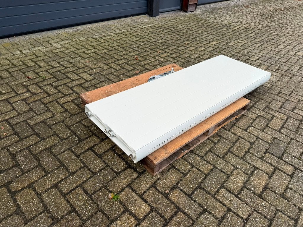 Vlakke design radiator, gesloten, nette staat, Ophalen