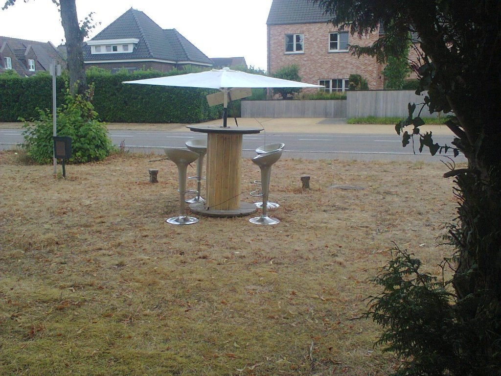 Tuin bar tafel met 4 krukjes en parasol steun., Tuin en Terras, Ophalen, Gebruikt, Rond, Hout