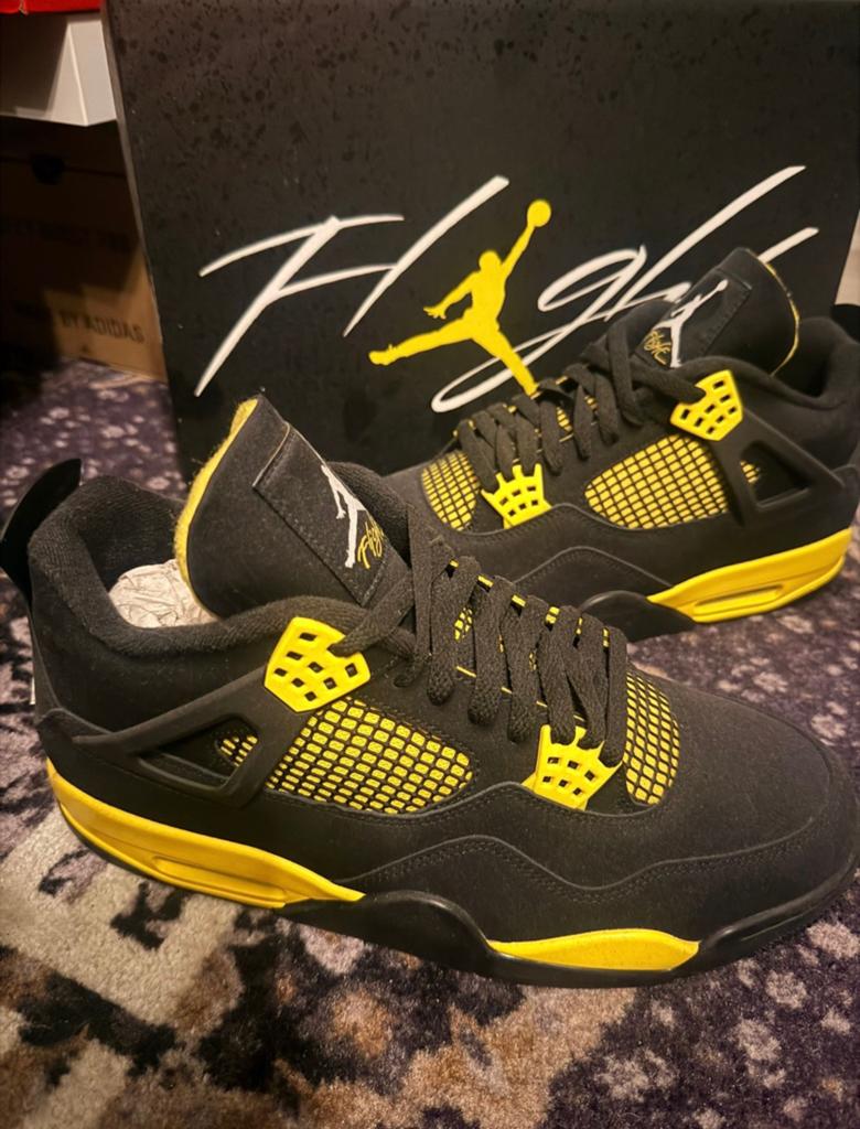 Air Jordan 4 Yellow Thunder –Maat 45 – Nieuwstaat Orgineel, Ophalen, Zwart, Nieuw, Sneakers of Gympen