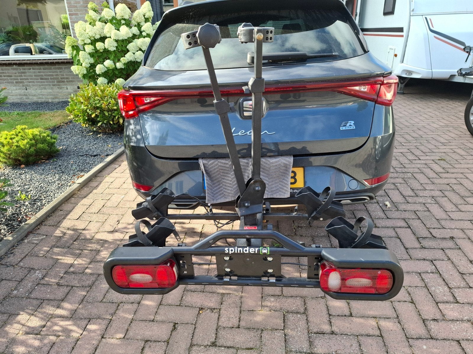 lichtgewicht (13,5 kg) kantelbare drager voor alle fietsen., Auto diversen, Fietsendragers, Ophalen of Verzenden, Trekhaakdrager