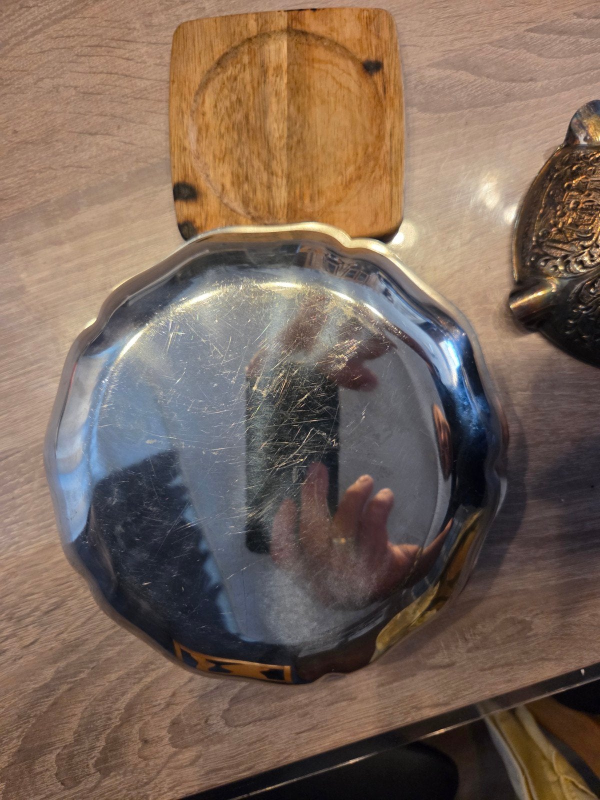schallen zeefje en asbak, Ophalen