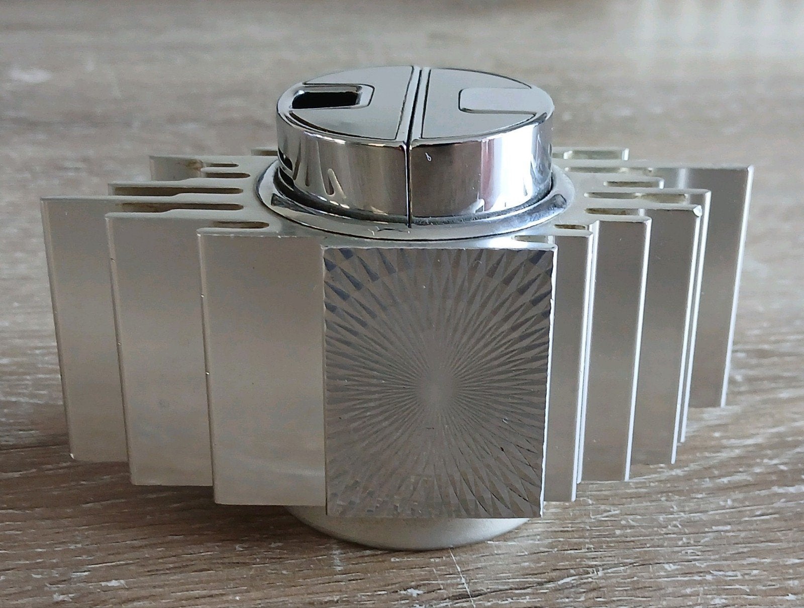 Jaren 60 sarome tafelaansteker retro art deco aansteker, Verzamelen, Rookartikelen, Aanstekers en Luciferdoosjes, Ophalen of Verzenden