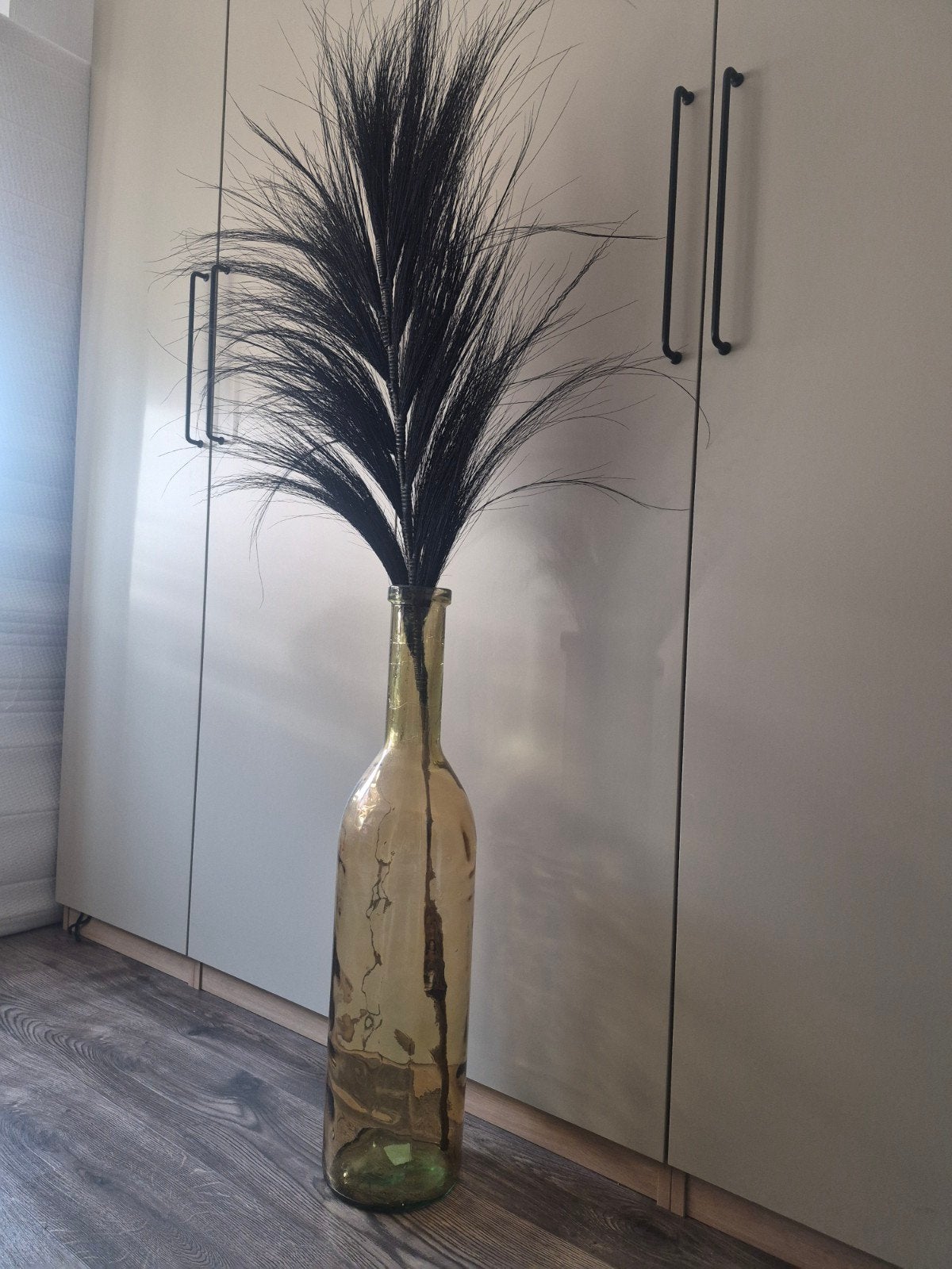 Hoge vaas van Mica Decorations, 75 cm. TEAB, Ophalen, Gebruikt, Inclusief droogbloemen, Overige kleuren