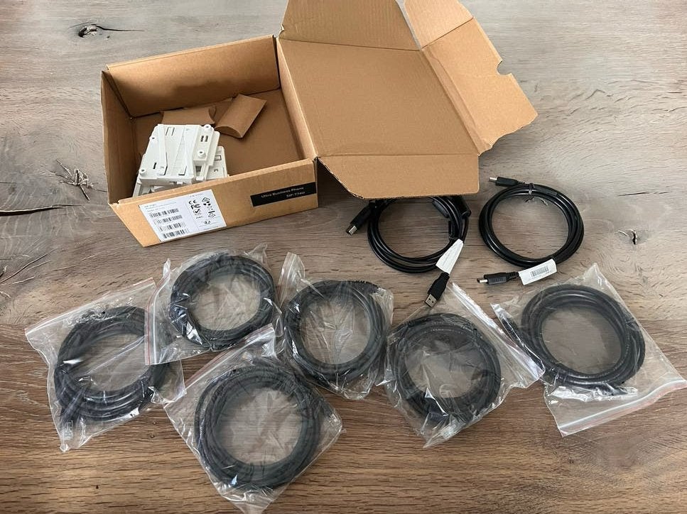 Nieuwe kabels en montagebeugels voor telefoon/netwerk, Ophalen of Verzenden, Nieuw