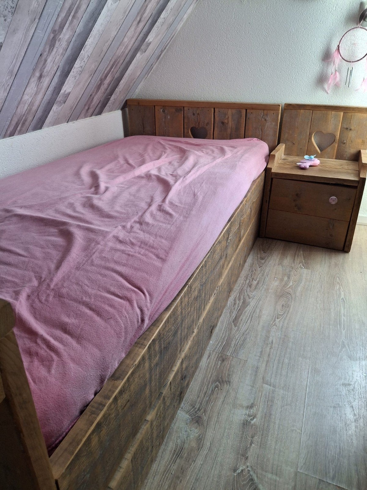 Kinderbed 90x200 met hartjes en nachtkastje, Ophalen