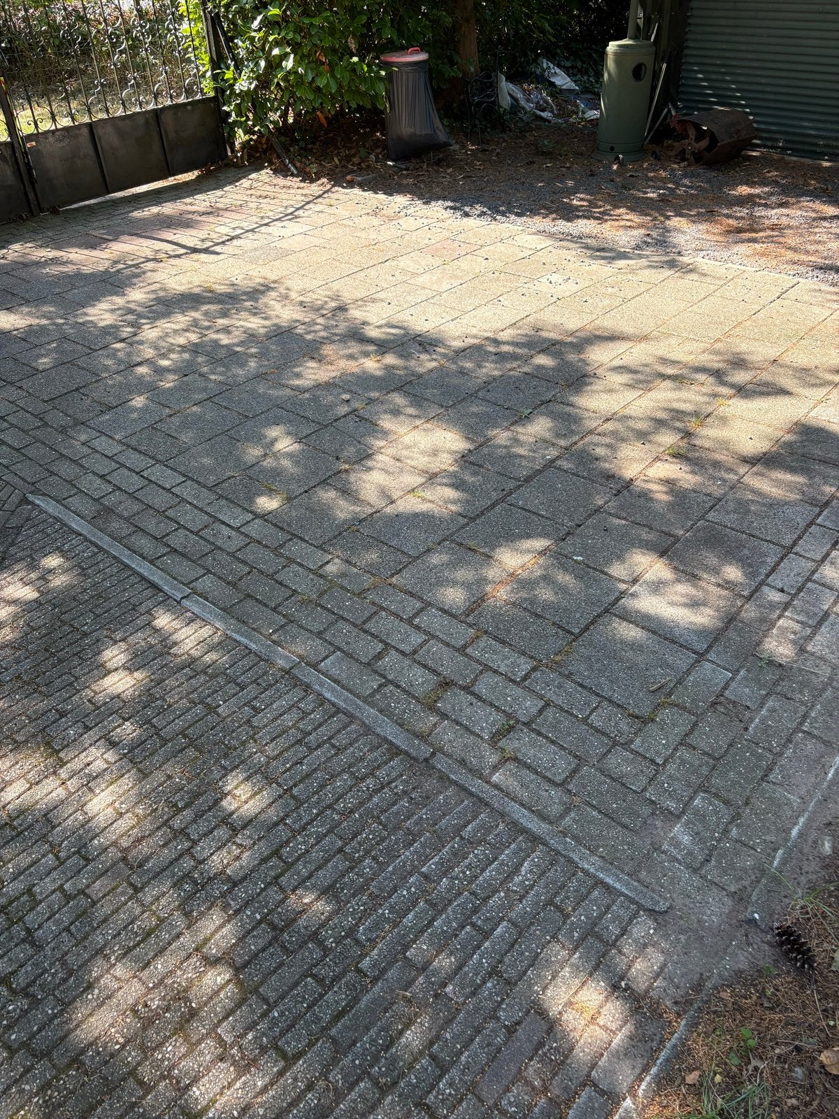 Betonnen klinkers en tegels voor oprit - ca. 25m², Ophalen, Gebruikt, Klinkers, 10 m² of meer