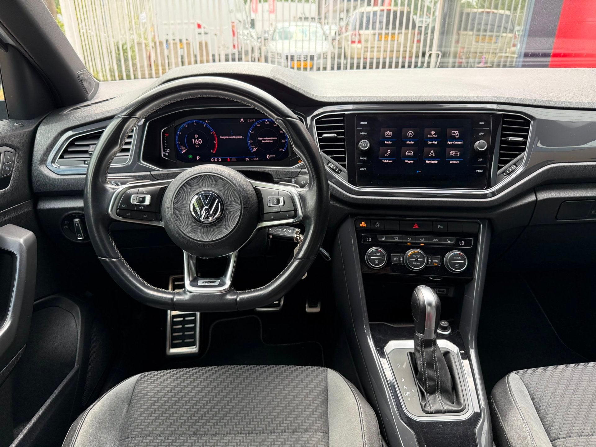 Volkswagen T-ROC 1.5 TSI | 2x R-Line | LED | ACC | Virtual, Auto's, 4 cilinders, 150 pk, Wit, Bedrijf