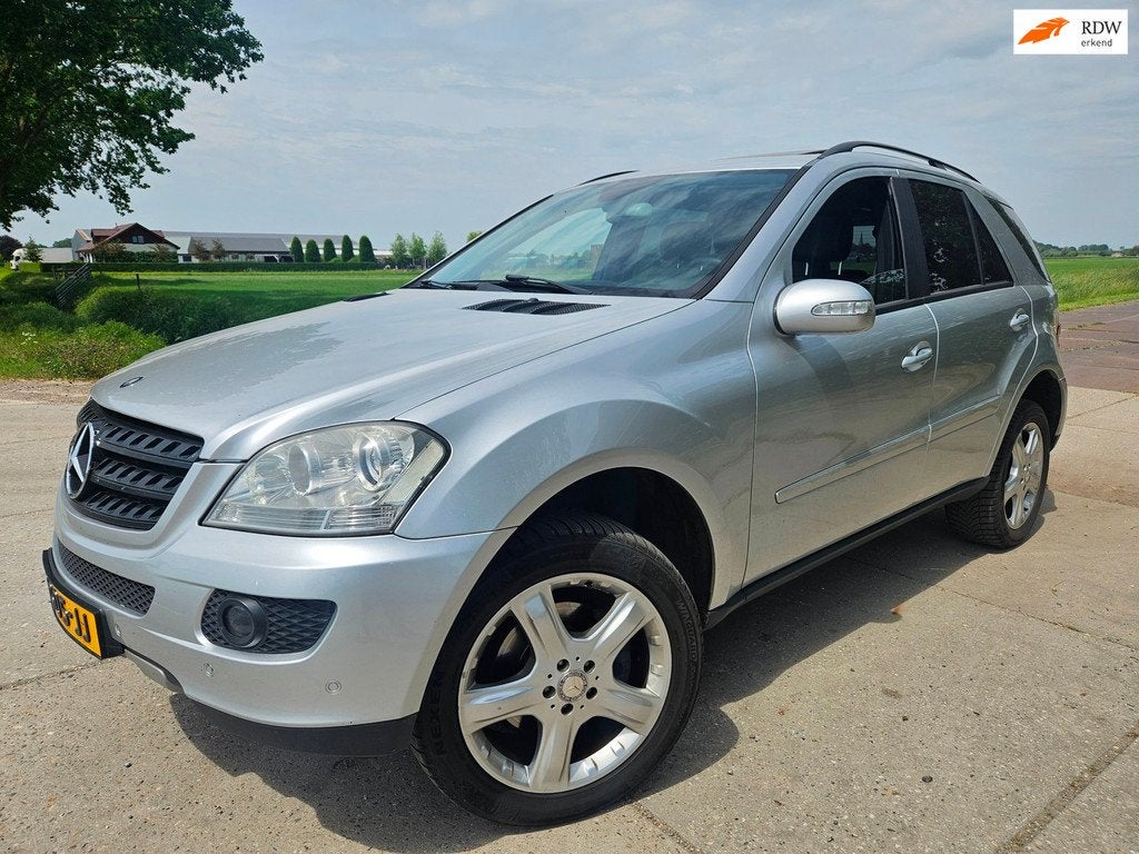 Mercedes-Benz M-klasse 320 CDI/ automaat/ 5 peroons/ bj 2005, Auto's, Mercedes-Benz, Automaat, Gebruikt, Zwart, 255 €/maand