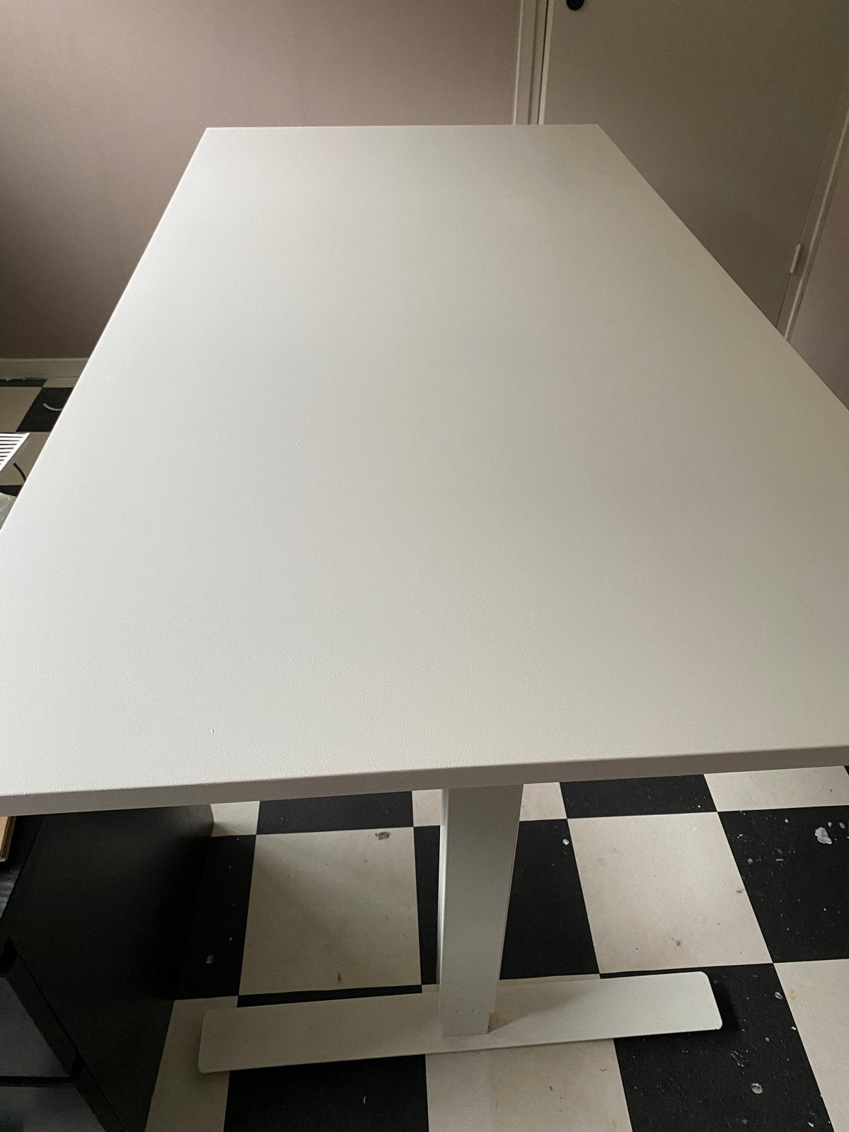 Wit burea met verstelbare hoogte, Huis en Inrichting, Zit-sta bureau, Gebruikt, IKEA, Wit