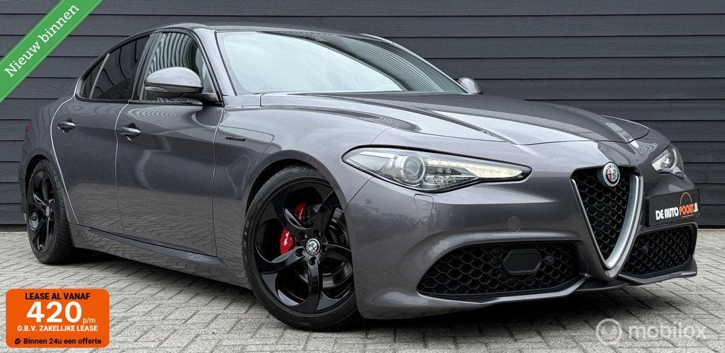 Alfa Romeo Giulia 2.0 T AWD Veloce Black/Leder/LED/Camera/Cr, Auto's, 4 cilinders, Met garantie (alle), 1505 kg, Leder