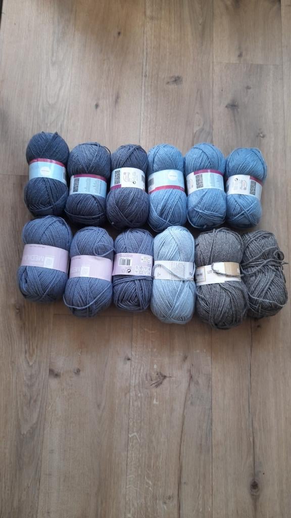 12 bollen acryl, Ophalen of Verzenden, Nieuw, Breien of Haken, Wol of Garen