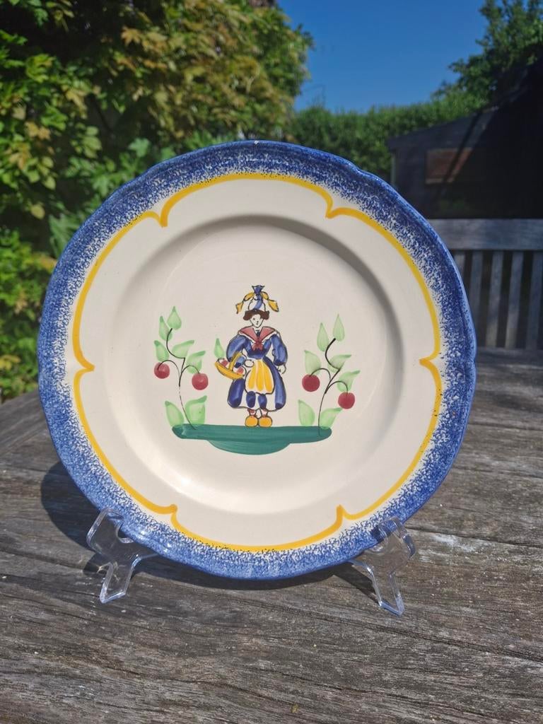 Vintage Dieppe Handgeschilderd Bord met Zeeuws Meisje, Ophalen of Verzenden