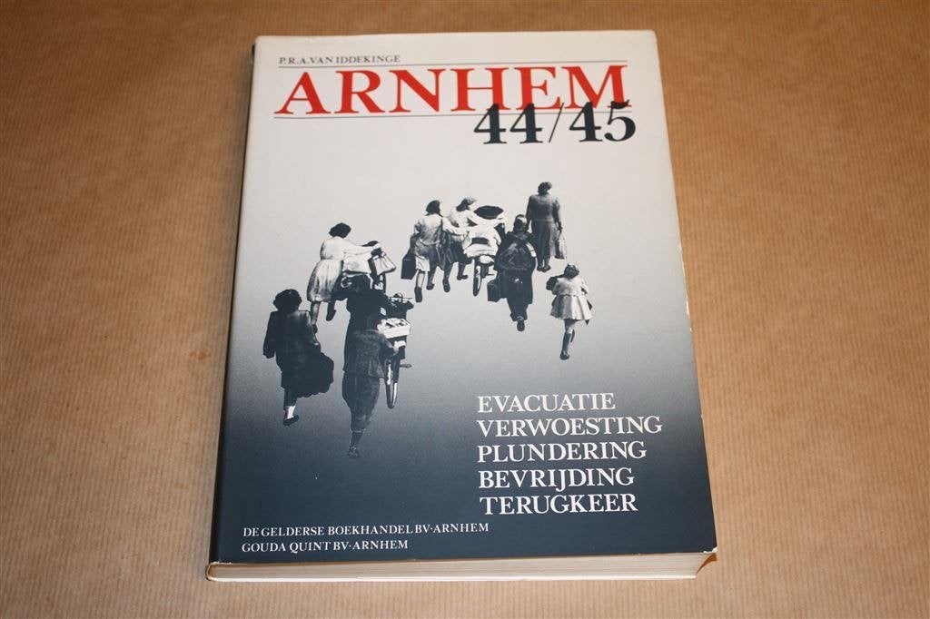 Arnhem 44/45. Evacuatie, verwoesting, plundering..., Boeken, Geschiedenis | Stad en Regio, Ophalen of Verzenden, Gelezen
