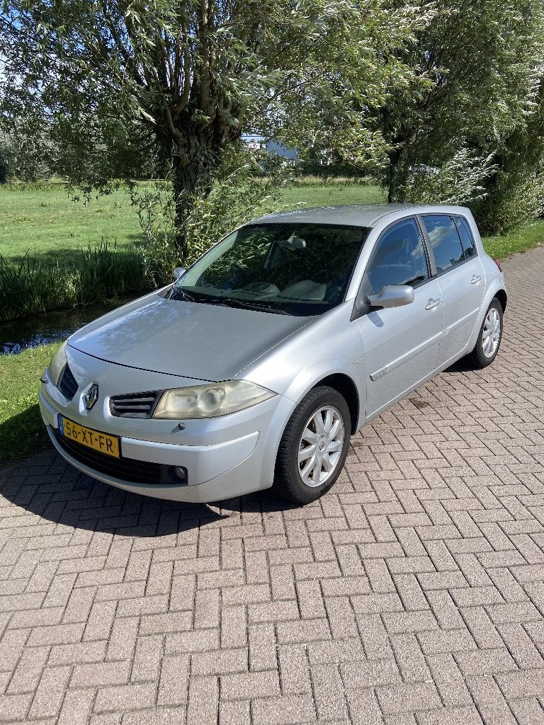 Renault Mégane 1.6 16V dealeronderhouden zeer compleet, Auto's, Dealer onderhouden, Stof, 625 kg, Zwart