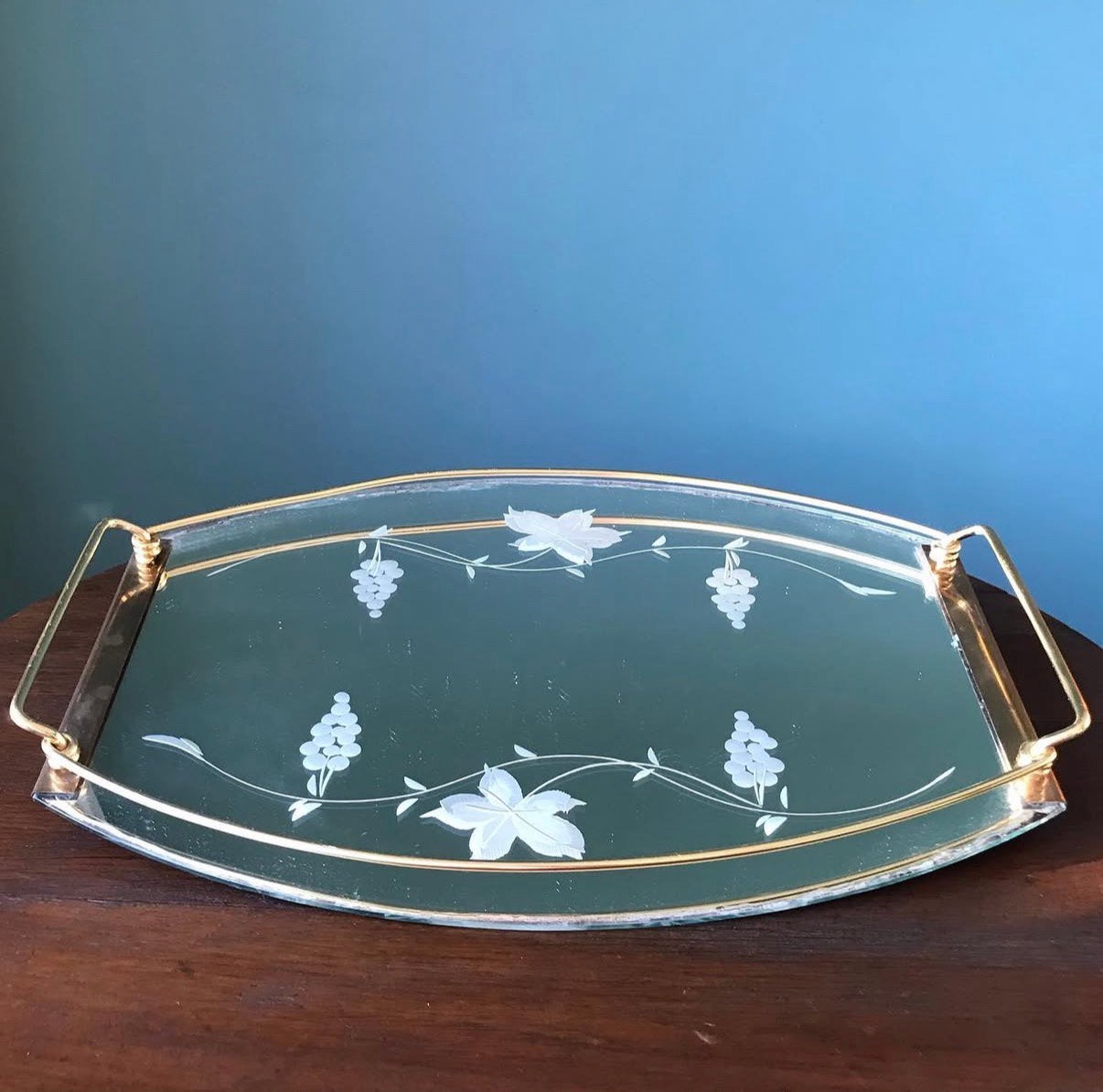 Vintage Frans dienblad met messing handgrepen en spiegelglas, Gebruikt, Met afbeelding/tekst, Ophalen of Verzenden, Metaal