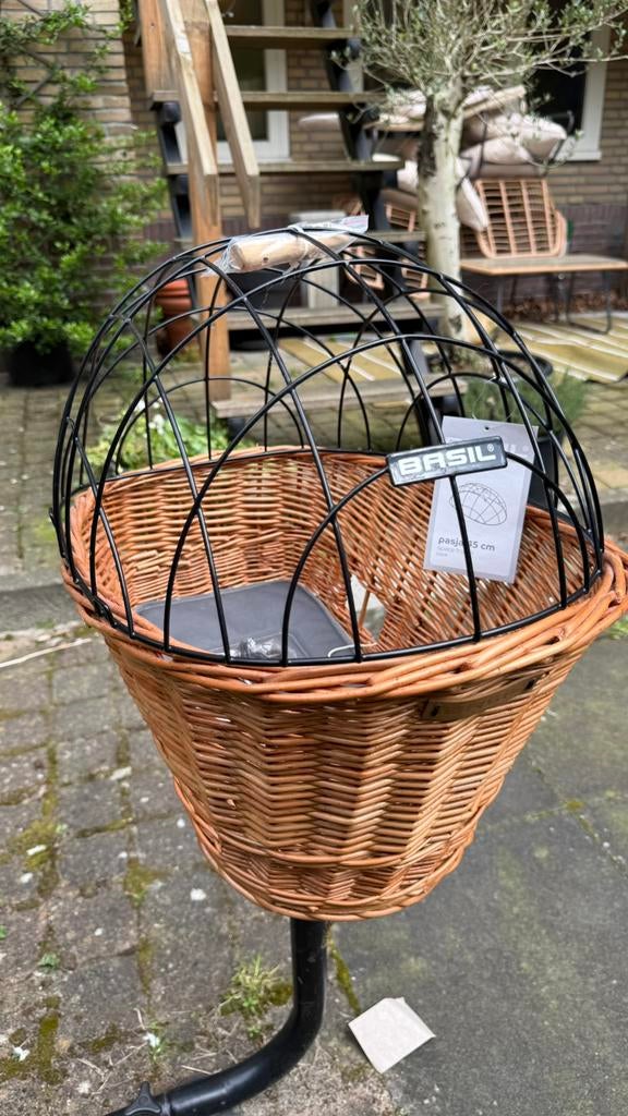 NOOIT GEBRUIKT Basil Hondenfietsmand maat M. Met koepel, Dieren en Toebehoren, Ophalen, Nieuw
