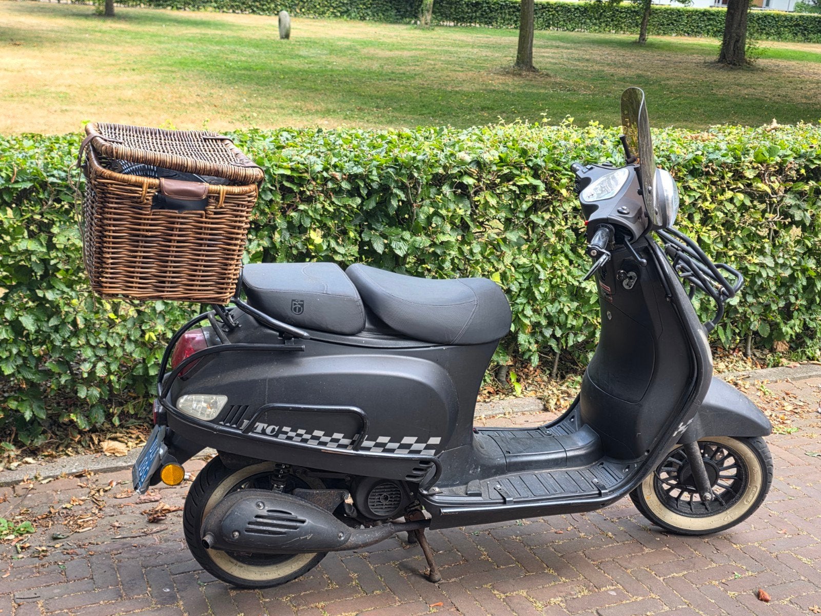 BTC Riva de Luxe Scooter - Mat Zwart met Mand, Ophalen, Gebruikt, BTC RIVA, Benzine