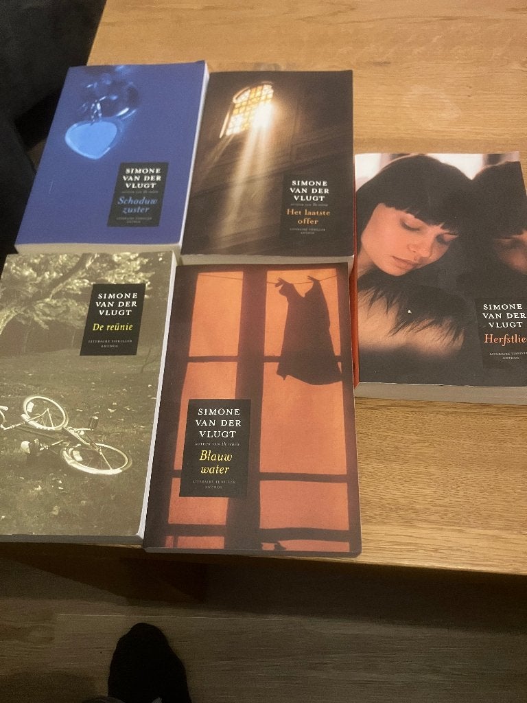 Boeken van Simone van der Vlugt, Boeken, Simone van der Vlugt, Ophalen of Verzenden, Zo goed als nieuw, Nederland