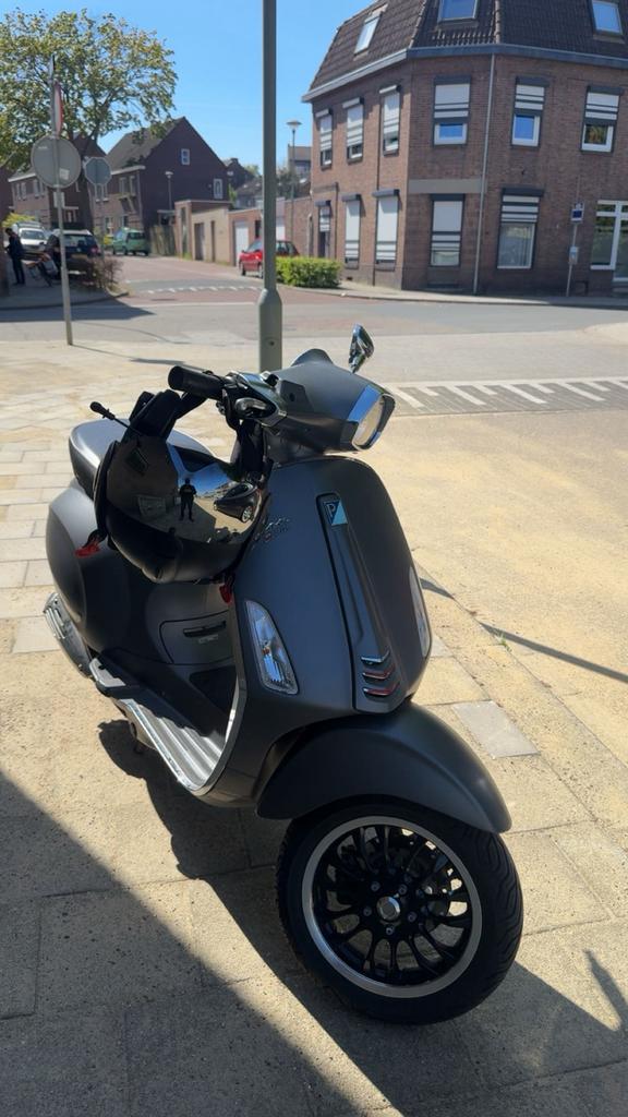 Vespa sprint 4t 50cc 2v brom 2015, Fietsen en Brommers, Scooters | Vespa, Ophalen, Vespa S, Zo goed als nieuw, Benzine