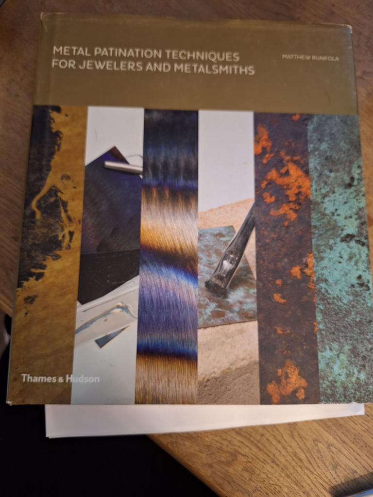 Metal Patination Techniques for Jewelers and Metalsmiths, Boeken, Hobby en Vrije tijd, Matthew Runfola, Zo goed als nieuw, Sieraden maken