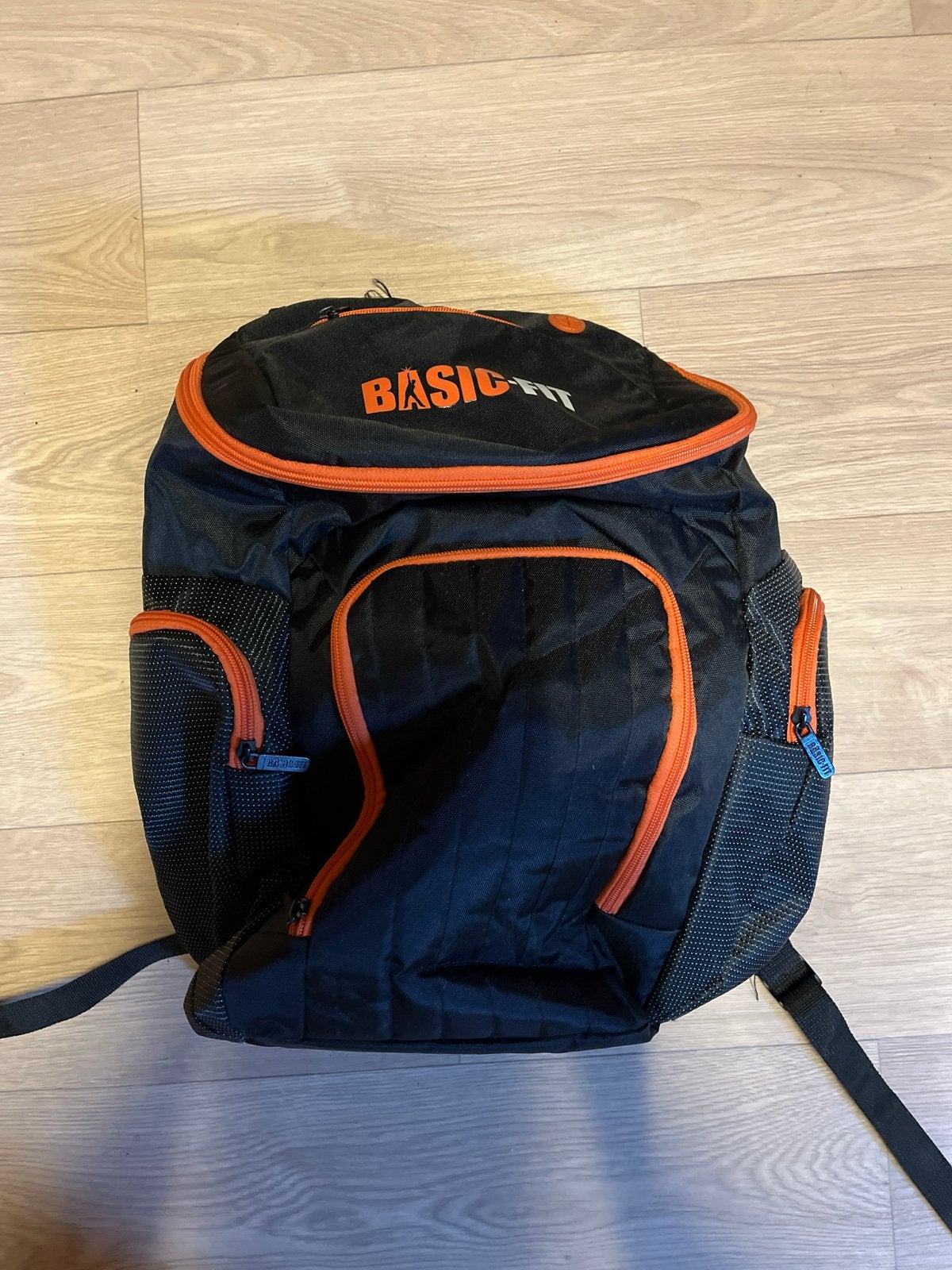 Basic-Fit rugzak - Zwart met oranje accenten, Gebruikt, 25 tot 40 cm, 30 tot 45 cm, Ophalen