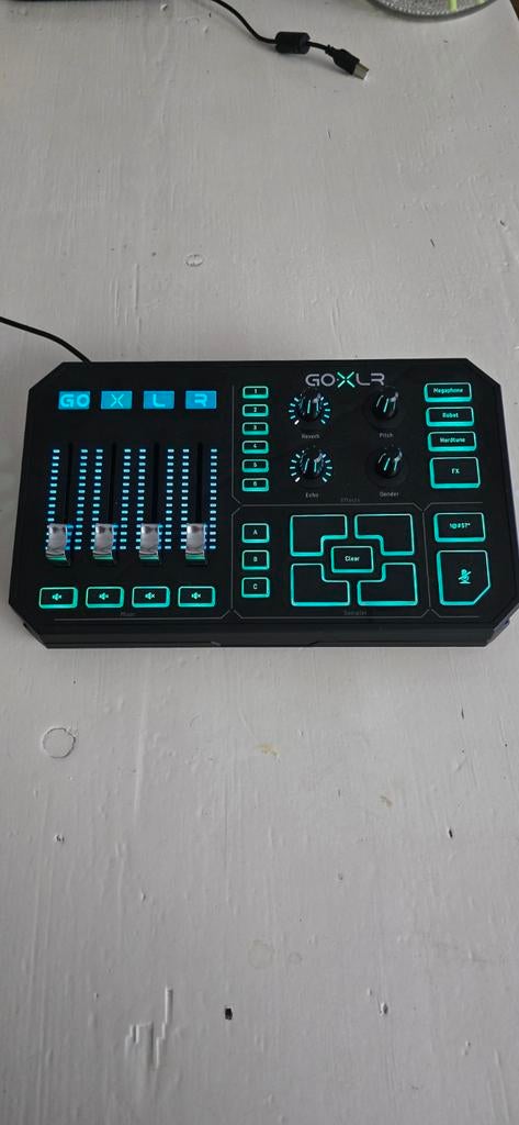 TC Helicon GoXLR Broadcast Mixer Audio-interface, Muziek en Instrumenten, Ophalen, Gebruikt, Minder dan 5 kanalen, Microfooningang