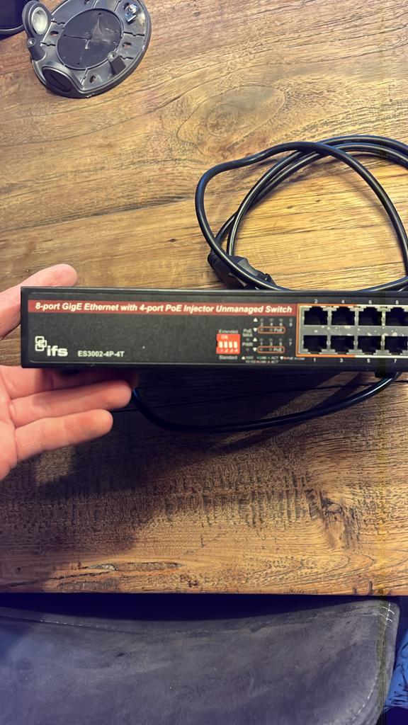 8-poorts Gigabit Ethernet Switch met 4 PoE poorten, Ophalen of Verzenden, Gebruikt