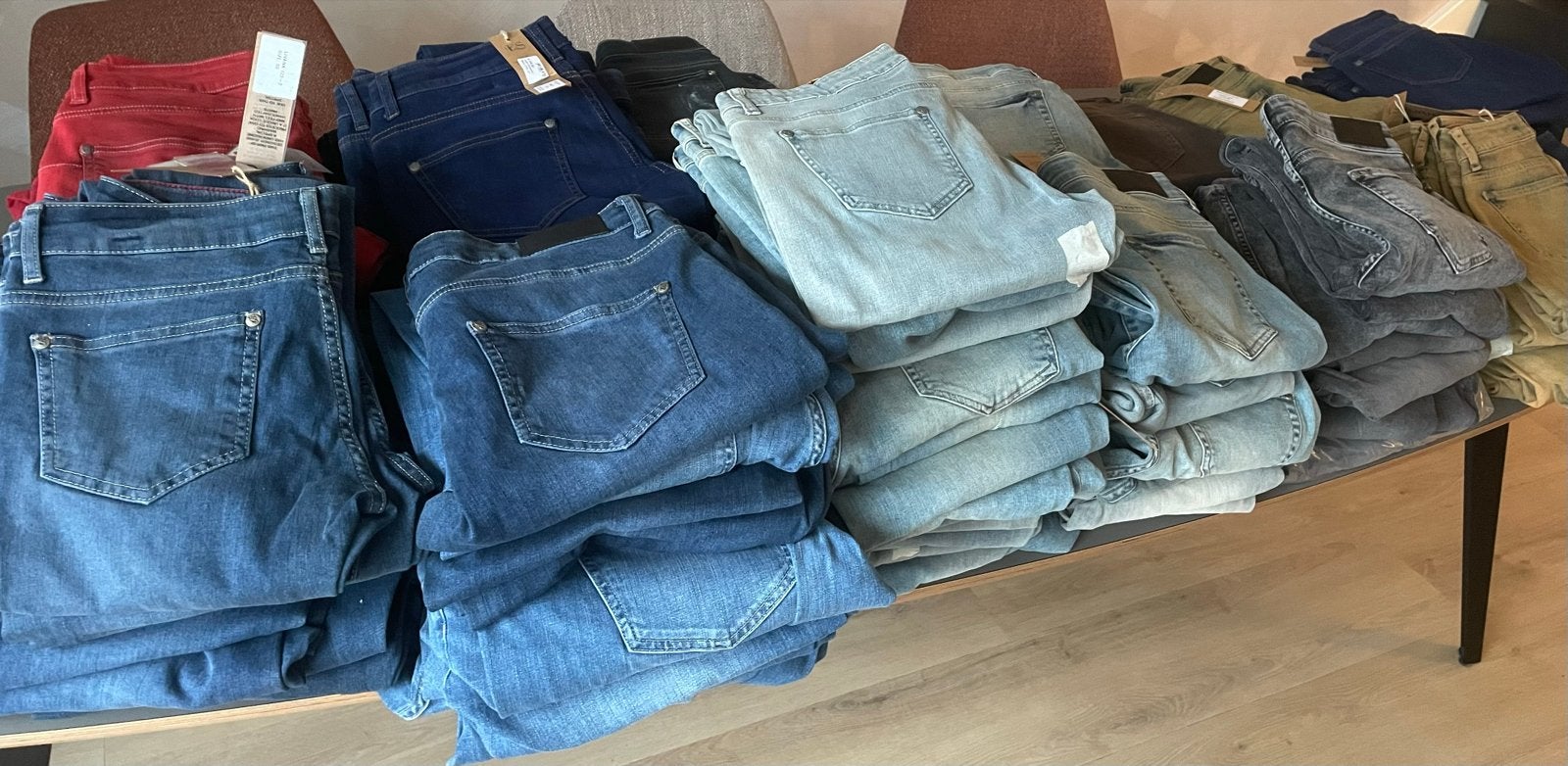 Partij 150 x Eden Schwartz Jeans, Kleding | Dames, Spijkerbroeken en Jeans, Ophalen of Verzenden, Nieuw, Blauw, W27 (confectie 34) of kleiner