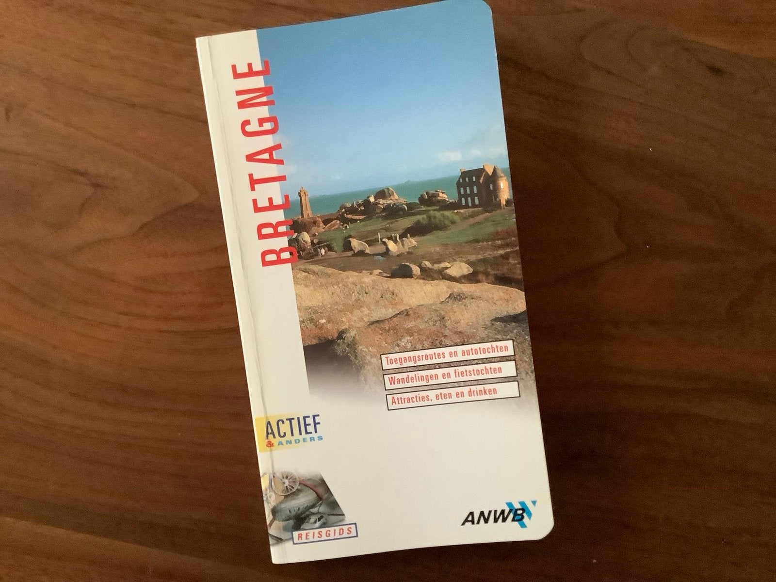 Bretagne Frankrijk ANWB reisgids info kaarten routes tips, Ophalen of Verzenden, Zo goed als nieuw