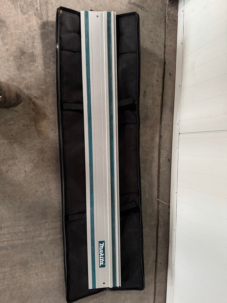 Foto 7 van Makita Invalzaag DSP600Z met geleider en extra zaagblad