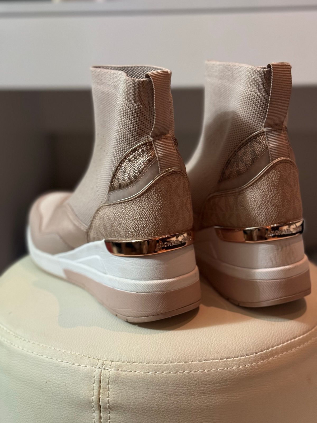 Michael Kors Sock Sneakers Maat 37, Kleding | Dames, Schoenen, Ophalen of Verzenden, Zo goed als nieuw, Beige, Sneakers of Gympen
