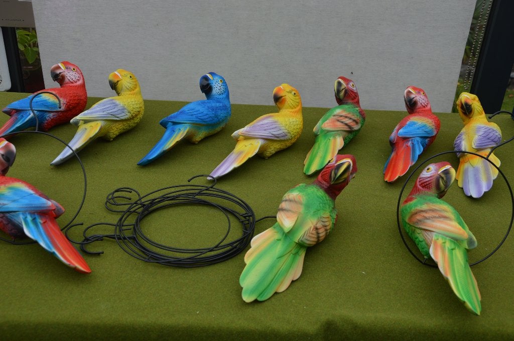 tuindecoratie: 10 verschillende papagaai sculpturen op ring, Tuin en Terras, Ophalen of Verzenden, Nieuw, Kunststof, Dierenbeeld
