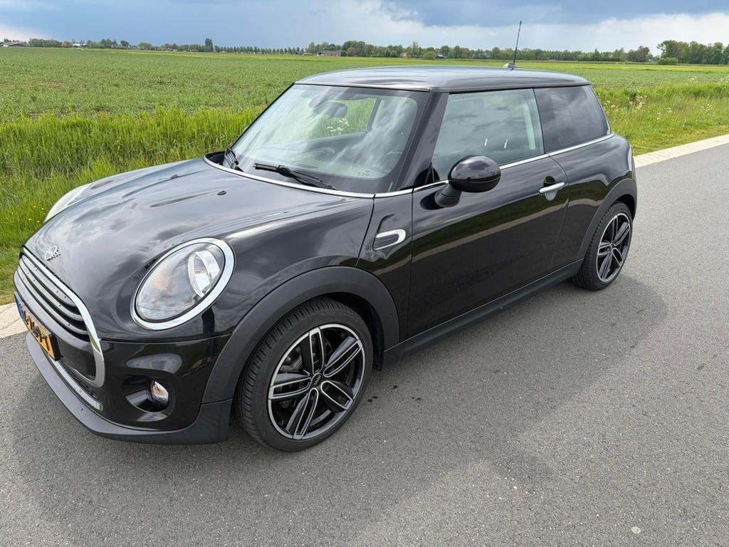 Mini Cooper 1.5  uit 2019 zwart, Voorwielaandrijving, Zwart, 4 stoelen, Origineel Nederlands