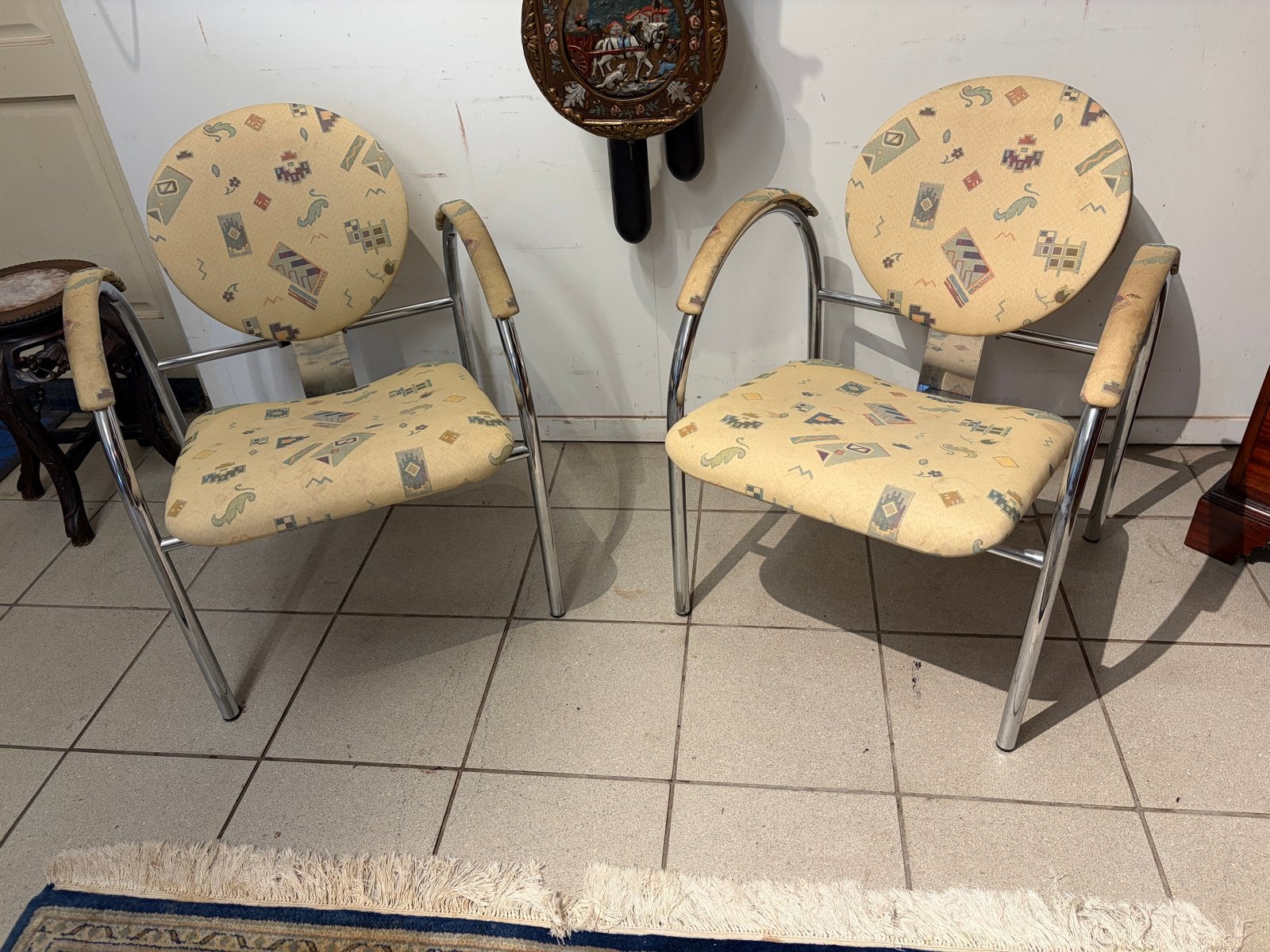 Bijzondere armstoelen met Chrome poten en stoffen bekleding, Ophalen, Gebruikt, Twee, Overige kleuren