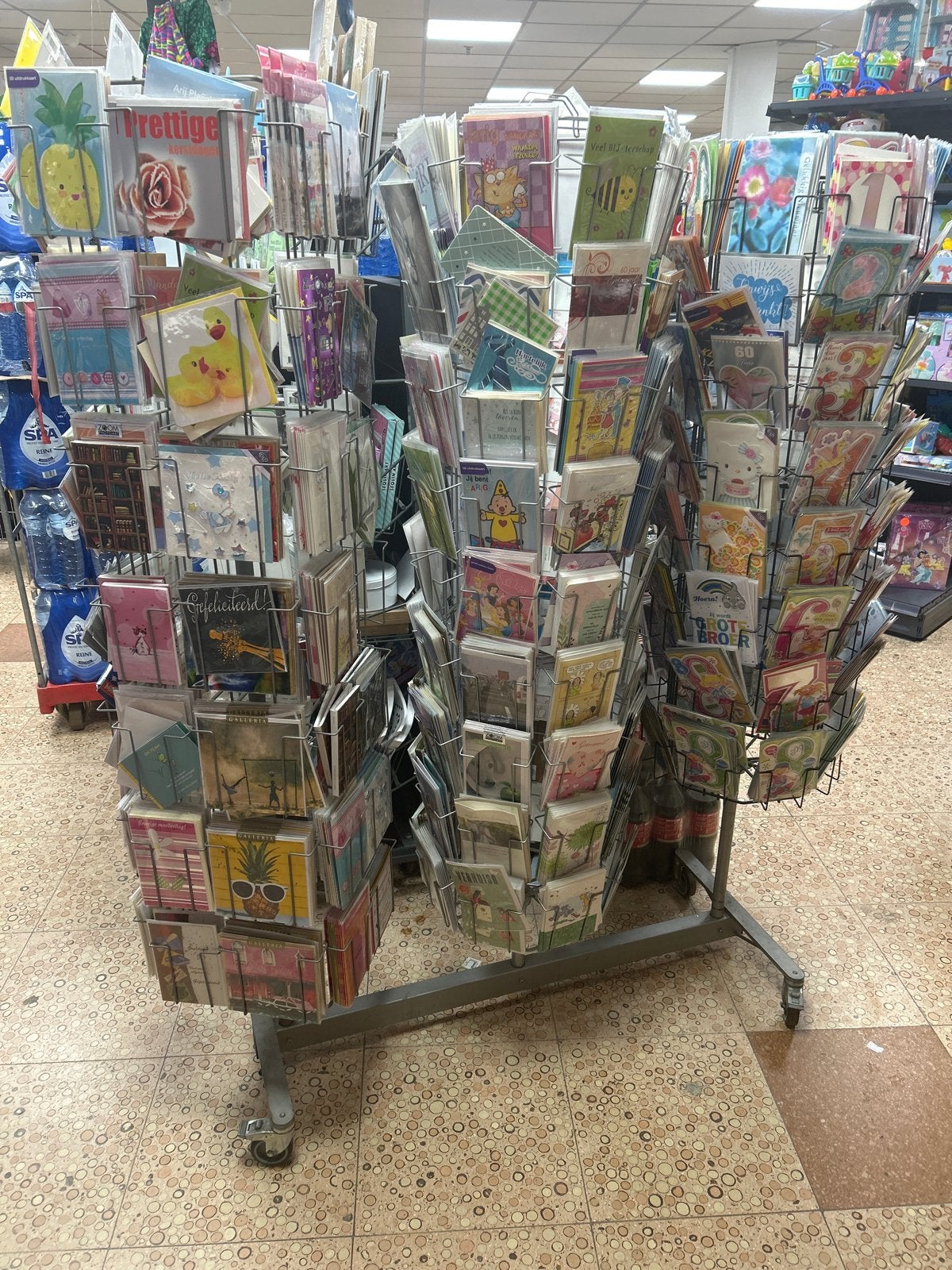 3 kaartenmolens op zwenkwielen, Ophalen