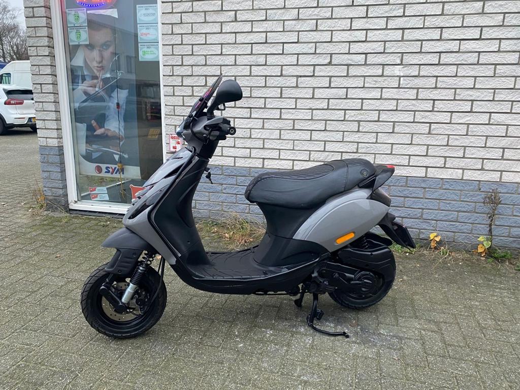 GAVE PIAGGIO ZIP SP 45KM NARDO BJ2017 9000KM VOL OPTIES, PIAGGIO, Onbekend, Onbekend